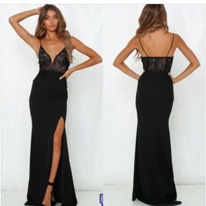 Hello Molly I come alive maxi